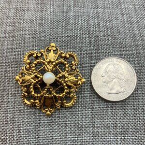 Tacoa Flower Brooch Pin 1.5 In Gold Pearl Ornate Floral Vintage Retro Elegant